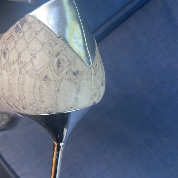 SAM Edelman Leather Snakeskin Print w/ 4 1/2” Silver Heels and Accents. Size 9 - Picture 10 of 10